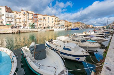 Direniş Quai de la Resistance, bir kış sabahı, Sete, Occitanie, Fransa