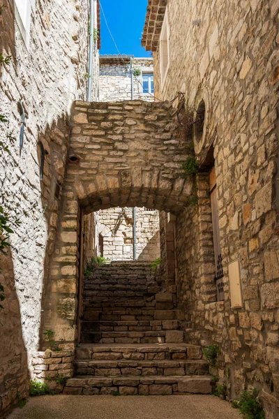 Cevennes, Occitanie, Fransa 'daki Gard' daki güzel ortaçağ köyü Vezenobres