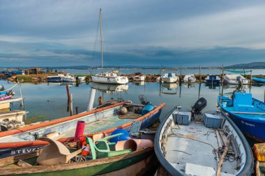 Fransa 'nın Occitanie kentindeki Sete' de Thau göleti üzerinde Pointe Courte bölgesi.