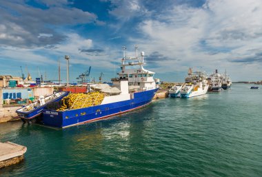 Ste, Occitanie, Fransa 'daki zafer köprüsünden balıkçılar