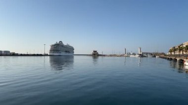 Gemi sabah Sete limanına yanaştı. Occitanie, Fransa 'ya.