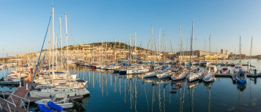 Balıkçılık limanı panoramik ve Sete marinası, Herault, Occitanie, Fransa