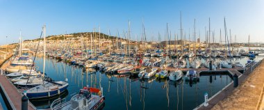 Balıkçılık limanı panoramik ve Sete marinası, Herault, Occitanie, Fransa