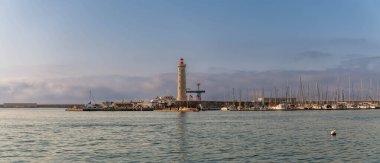 Sete, Occitanie, Fransa 'da Köstebek Saint Louis ve deniz feneri panoramik