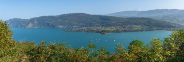 Bourget Gölü 'nün panoramik manzarası, Savoie, Fransa