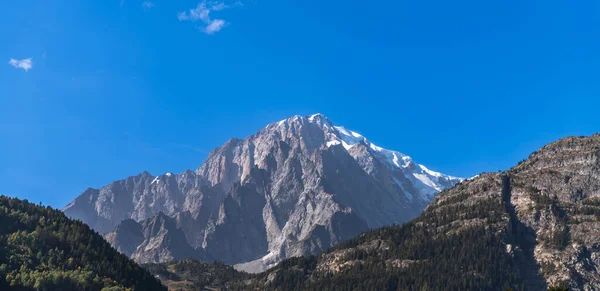 意大利奥斯塔山谷意大利阿尔卑斯山中的勃朗峰 没有永远的雪 — 图库照片