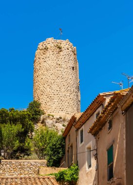 Ortaçağ Kızıl Sakal Kulesi 'nin kalıntıları, Gruissan' da, Pirenes Doğu Masalları 'nda, Occitanie, Fransa