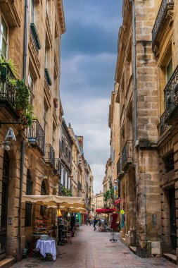 30 Ocak 2016: Bordeaux, Gironde, New Aquitaine, Fransa 'daki Saint Pierre Caddesi.