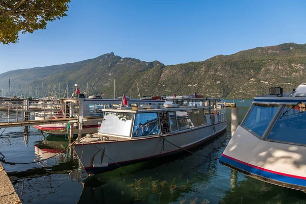 Una Barca Turistica Sul Lago Bourget Savoia Alvernia Rhone Alpes — Foto Stock