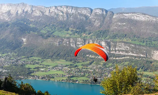 Paragliders Boven Het Meer Van Annecy Herfst Haute Savoie Frankrijk — Stockfoto