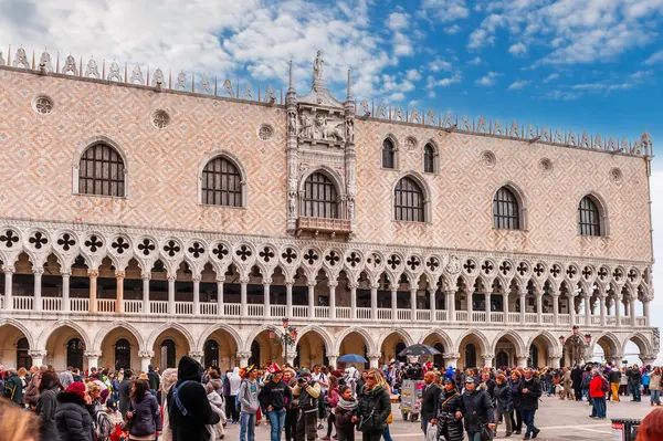 Facade Doge Palace Tourists Saint Mark Square Venice Veneto Italy — Stock Photo, Image