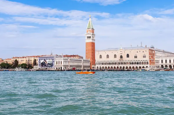 Παλάτι Του Δόγη Και Λιμνοθάλασσα Campanile Στη Βενετία Στο Βένετο Εικόνα Αρχείου