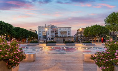 Victor Hugo 'yu otoparkın üstüne yerleştir, Ste, Occitanie, Fransa