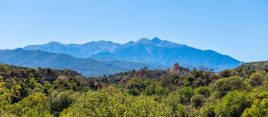 Canigou Dağı, Orgues de l 'Ille sur Tet bölgesinden, Pyrenees Orientales, Catalonia, Occitanie, Fransa