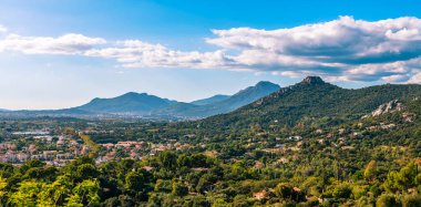 Fransa 'nın Provence Alpes Cote d' Azur kentindeki var 'da, Hyres' ten tipik Provencal manzara.