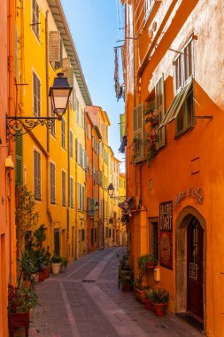 Menton kasabasındaki tipik cadde, Alpes Maritimes, Provence, Fransa