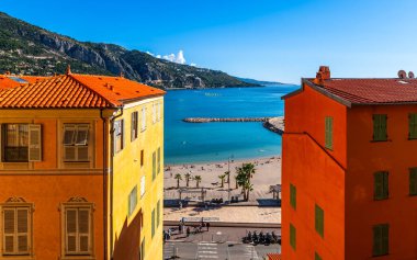 Menton kasabasındaki tipik cadde, Alpes Maritimes, Provence, Fransa