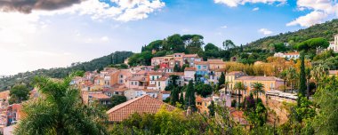 Ortaçağ Bormes-les-Mimosas köyü, Var, Provence, Fransa.
