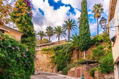 Ortaçağ Bormes-les-Mimosas köyü, Var, Provence, Fransa.