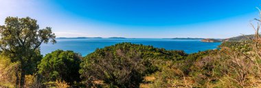 Var kıyılarının manzarası, Saint Tropez yakınlarında, Var 'da, Provence, Fransa' da