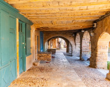 Aveyron, Occitanie, Fransa 'daki Sauveterre de Rouergue ortaçağ köyü.
