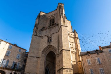 Aveyron, Occitanie, Fransa 'daki Notre-Dame de Villefranche de Rouergue kolej kilisesi..