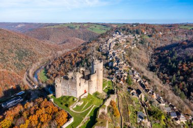 13. yüzyıl Necec Kraliyet Kalesi, Aveyron, Occitanie, Fransa