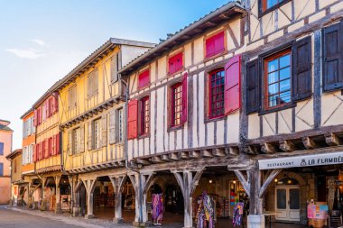 Muhteşem ortaçağ köyü Mirepoix, Ariege, Occitanie, Fransa