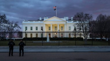 Beyaz Saray alacakaranlık kadar karanlık.