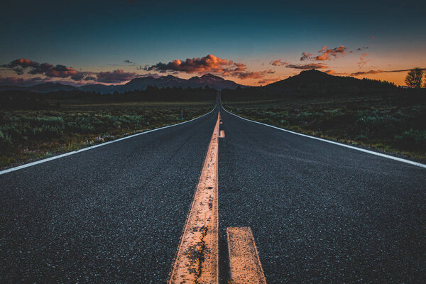 оранжевый закат на пляже
 