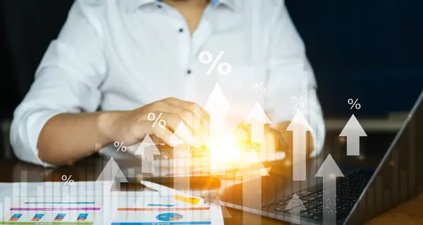 İş analizleri ve ekonomik tabloyla birlikte sanal gösterge paneli üzerine dijital mali rapor. yüzde Vergi artışı.