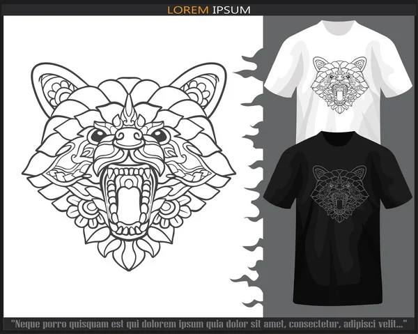 黒と白のTシャツに隔離されたタヌキの頭曼荼羅の芸術 — ストックベクタ