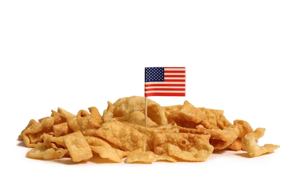 Куча Хрустящих Жареных Вонтонов Американским Флагом Белом — стоковое фото