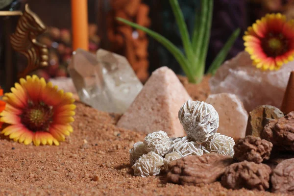 Desert Rose Rocks Quartz Crystals Australian Red Sand Meditation Altar — Stock fotografie