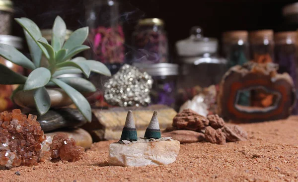 Aragonite Crystal Incense Cones Australian Red Sand — Foto Stock