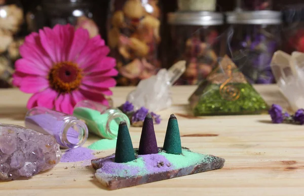 Incense Cones Stone Slab Chakra Crystals Flowers — Foto Stock