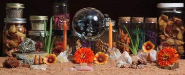 Avustralya Kırmızı Kum Meditasyon Sunağında Mumlu Kristal Top ve Çakra Taşları