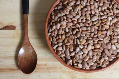 Kuru Pinto Fasulyeleri Kasede Kereste Kaşıkla Kırsal Mutfakta