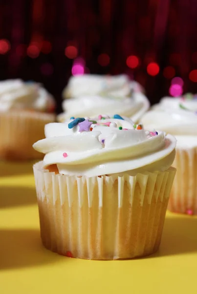 Cupcakes Table Party Red Bokeh Background — Stock Photo, Image