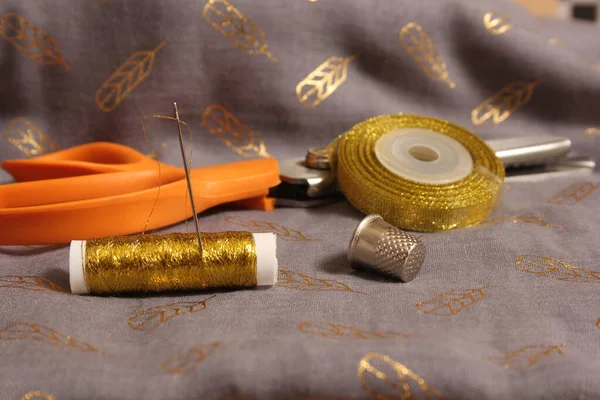 Spool Metallic Gold Thread Gray Gold Fabric —  Fotos de Stock