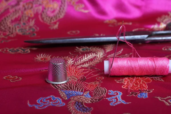 Spool Pink Thread Thimble Vintage Pink Satin — Stock Photo, Image