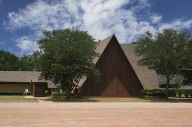 Doğu Teksas kırsalında bulunan eski kilise binası. Jacksonville, Teksas