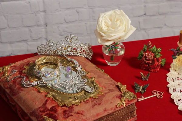 Kristal Elmas Mücevherler Viktorya Dönemi Kitabı — Stok fotoğraf