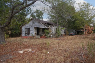 Terk edilmiş Çiftlik Evi, Doğu Teksas kırsalında. Tyler, Teksas