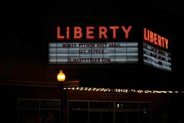 Tyler März 2023 Historisches Downtown Tyler Vintage Neon Liberty Theater Stockbild