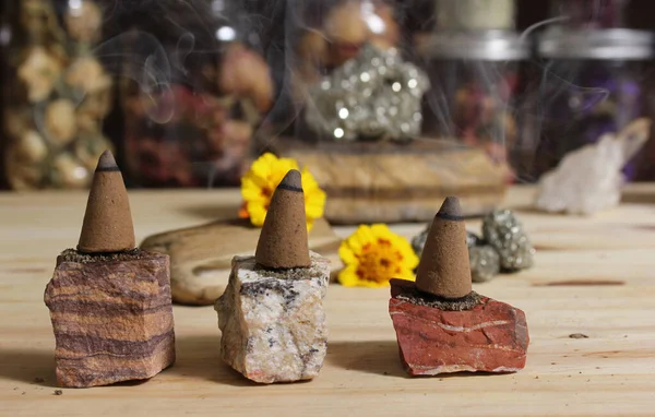Incense Cones Chakra Stones Flowers Background — Stock fotografie