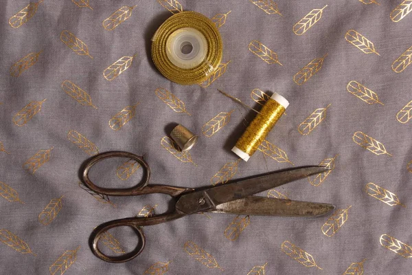 Spool Metallic Gold Thread Gray Gold Fabric — ストック写真