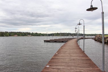 Tyler Gölü 'ndeki rıhtım Bulutlu Doğu Yakası Gününde