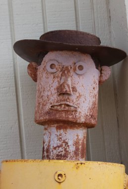 Kırsal kesimde Metal Adam Yapmakta Kullanılan Geri Dönüşümlü Metal