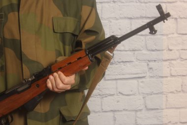 Man Holding 7.62 x 39mm Askeri Silah